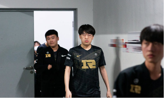 EYBL联赛：张博源砍下20分4篮板，率队打出24分大胜